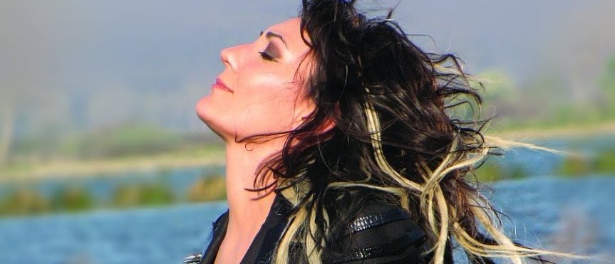 Özlem Tekin’den yeni video klip: “Sen&nbsp;Anla”