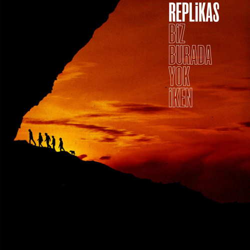 Replikas “Biz Burada Yok İken”&nbsp;diyor