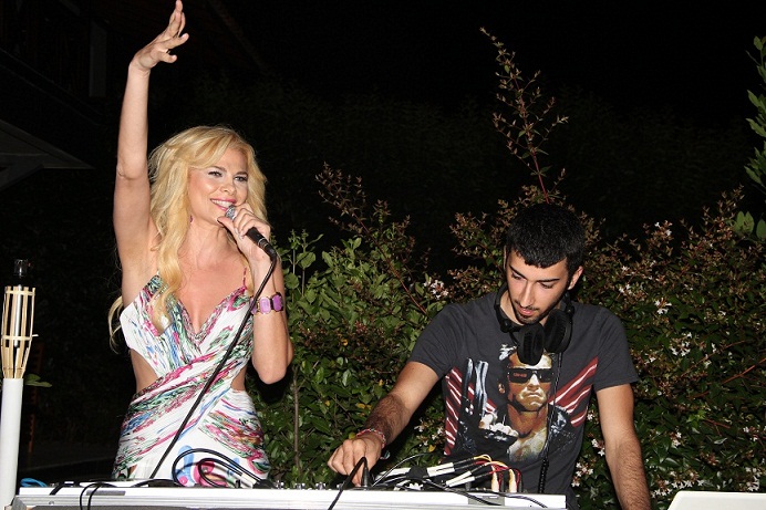 Pelin Suade’den albüm&nbsp;lansmanı