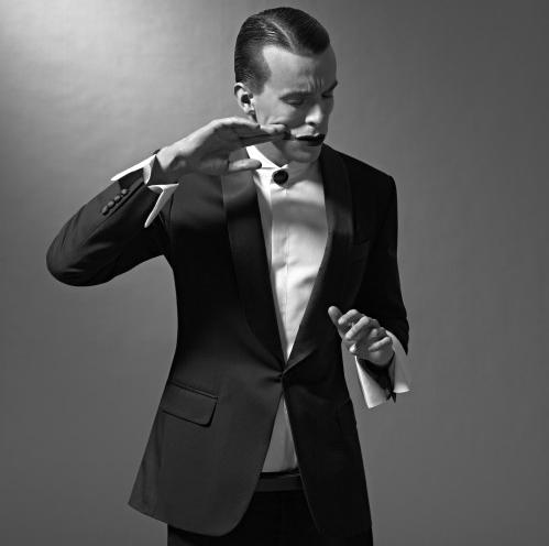 Cem Adrian: “Siyah Bir Veda&nbsp;Öpücüğü”