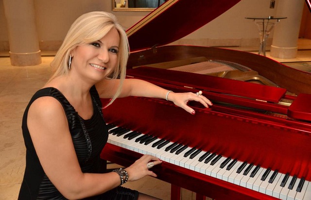 Mine Mucur’un piyanosundan “Kol Düğmeleri”