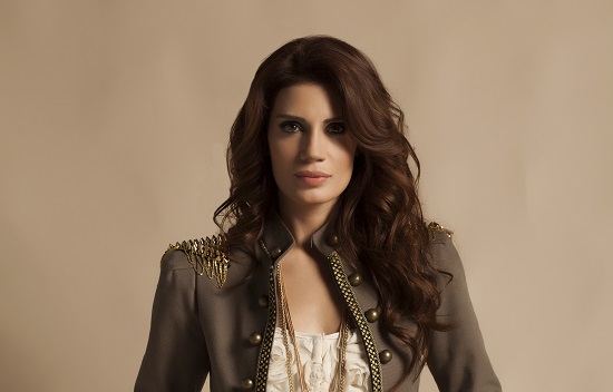 Ayça Varlıer’den ilk albüm: “Elif”