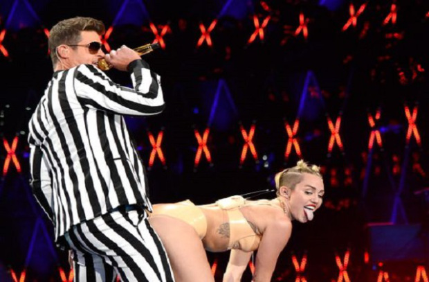 1377483237000-mileytonguebetter